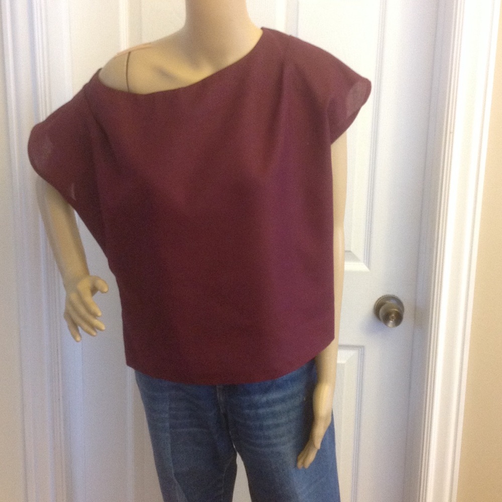 Essential Basic Cotton Blend Shell Top NWOT - Picture 2 of 6